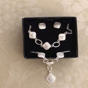 Matching earrings, bracelet & y shaped necklace